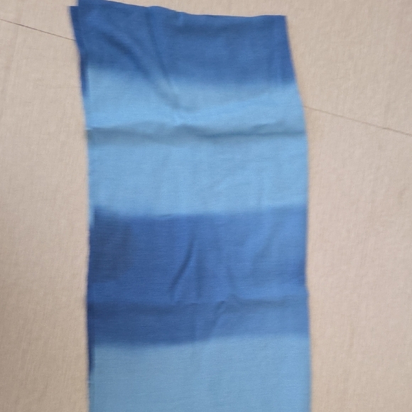 Blue Gradient Scarf - Picture 3 of 4
